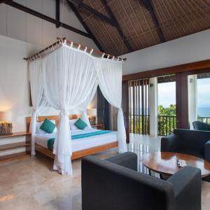 Deluxe Sea View Suite with Free Entrance to Single Fin Sunday Party