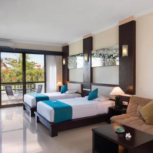Junior Suite Twin with Free Entrance to Single Fin Sunday Party