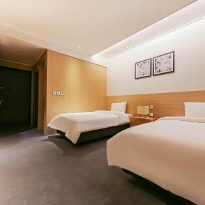 Standard Twin Room - Breakfast for 2 person