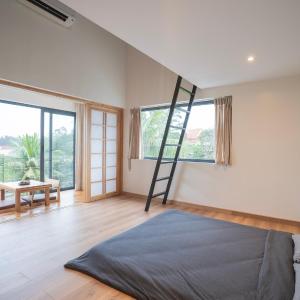 Suite with Mountain View