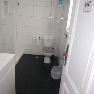 Twin Room with Private External Bathroom