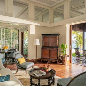 Royal Beach Villa One-Bedroom King Room with Pool