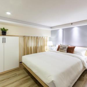 Deluxe One-Bedroom Suite