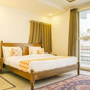 Luxury Lake View Suite