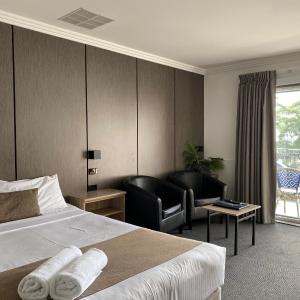 Queen Room with Bay View
