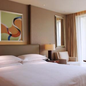 Deluxe Double Room with Garden View