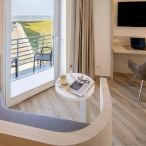 Deluxe Double Room with Balcony and Sea View