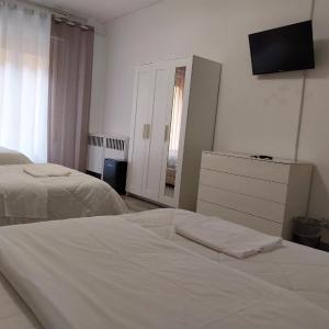 Basic Triple Room with Shared Bathroom