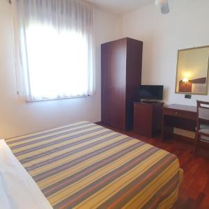 Twin Room with Shower