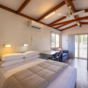 Studio Unit 4 Pax