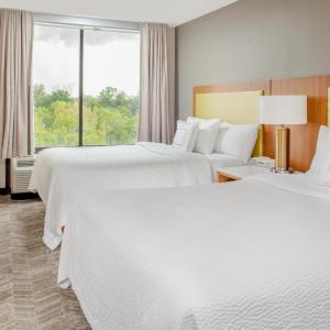 Queen Suite with Two Queen Beds and Trundle Sofa - Hearing Accessible