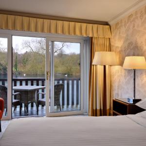 Superior King Room with Balcony and Lake View