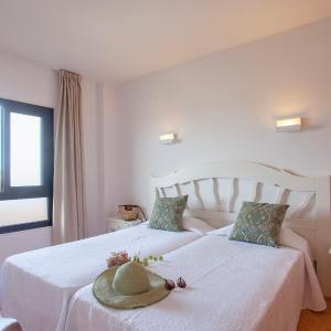 One-Bedroom Apartment with Balcony