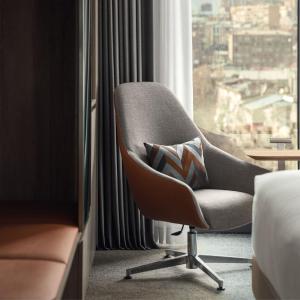Superior King Room with City View