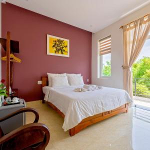 Queen Room with Balcony