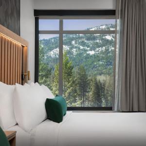 Queen Suite with Two Queen Beds, Bathtub and Trundle Sofa - Mobility Access