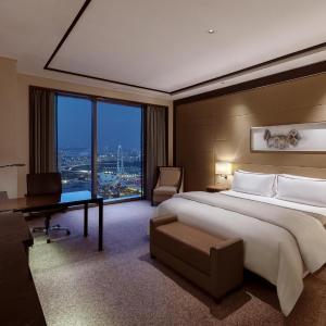 Deluxe Room, King Bed