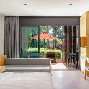 Deluxe Queen Lanai Room with Two Queen Beds