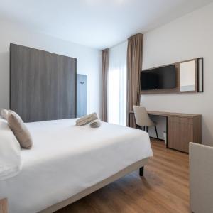 Superior Triple Room with Balcony and Lateral Sea View
