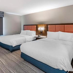 Queen Room with Two Queen Beds and Bath Tub - Mobility and Hearing Access