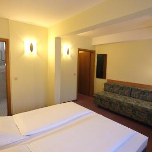 Triple Room - Public Transport Ticket included