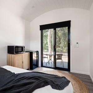 Riverside Pod with Shared Bathroom