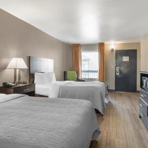 Queen Room with Two Queen Beds - Non-Smoking 
