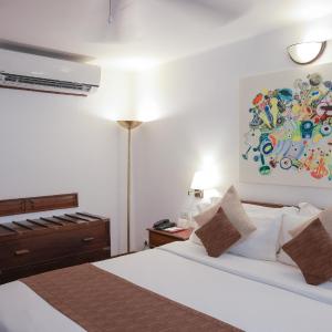Lake Front Villa with Private Pool - Complimentary one-hour Sunset cruise (subject to weather conditions)