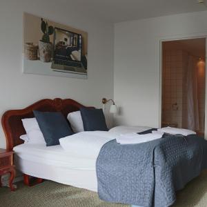 Double or Twin Room with Lake View
