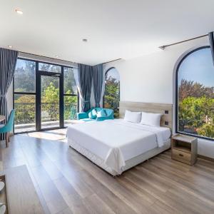 Suite with Balcony