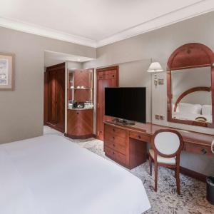 King Guest Room with Partial Haram View