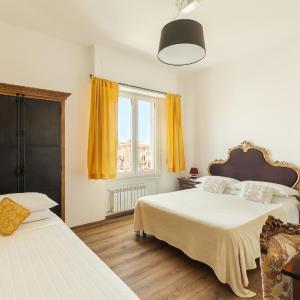 Deluxe Double Room with Side Sea View