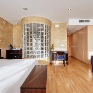 Suite with Whirlpool