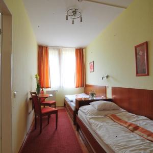 One-Bedroom Apartment with Balcony
