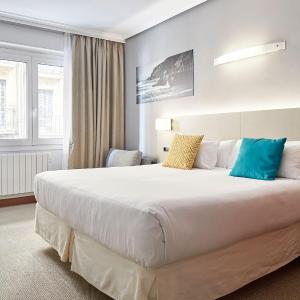 Double or Twin Room with City View
