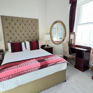 Petite Double Room