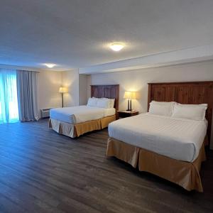 Deluxe Queen Suite