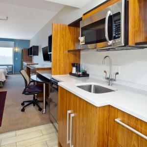 Queen Studio Suite with Two Queen Beds - Non-Smoking
