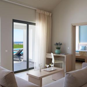 One Bedroom Suite Swim Up Sea View