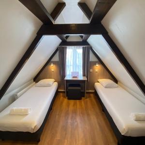 Twin Room with Shared Bathroom