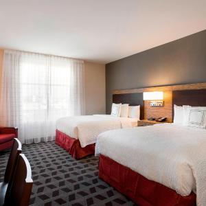Studio with Two Queen Beds - Hearing Accessible