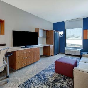 King Suite with Roll-In Shower - Mobility and Hearing Access/Non-Smoking