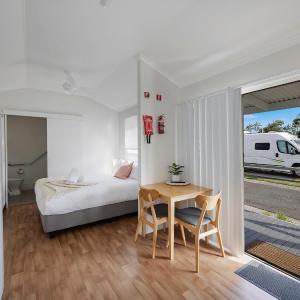 Deluxe Cabin - Sleeps 2