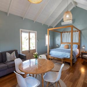 Sorrento Studio with Spa Bath