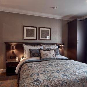Small Deluxe Queen Room