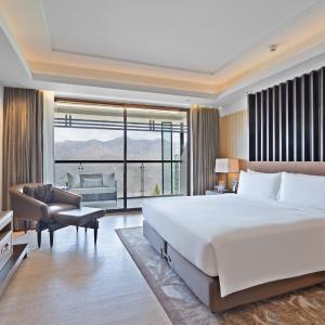 1 King Bed, 1-Bedroom Suite - Enjoy INR 1,000 Signature Resort Credit per stay