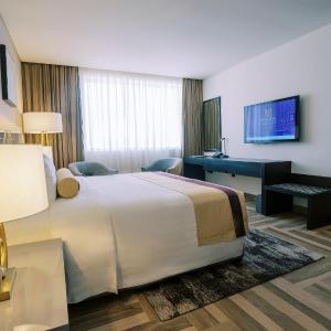 One Bedroom Executive Suite - 15% off on F&B shuttle to Deira City Center, Al Ghurair Mall & La Mer Beach