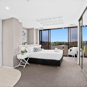 Four-Bedroom Penthouse Apartment with Sea View