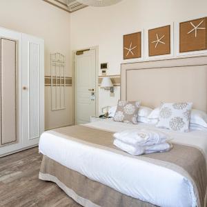 Deluxe Double Room (2 Adults + 1 Child)
