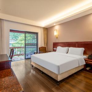 Queen Room with Balcony